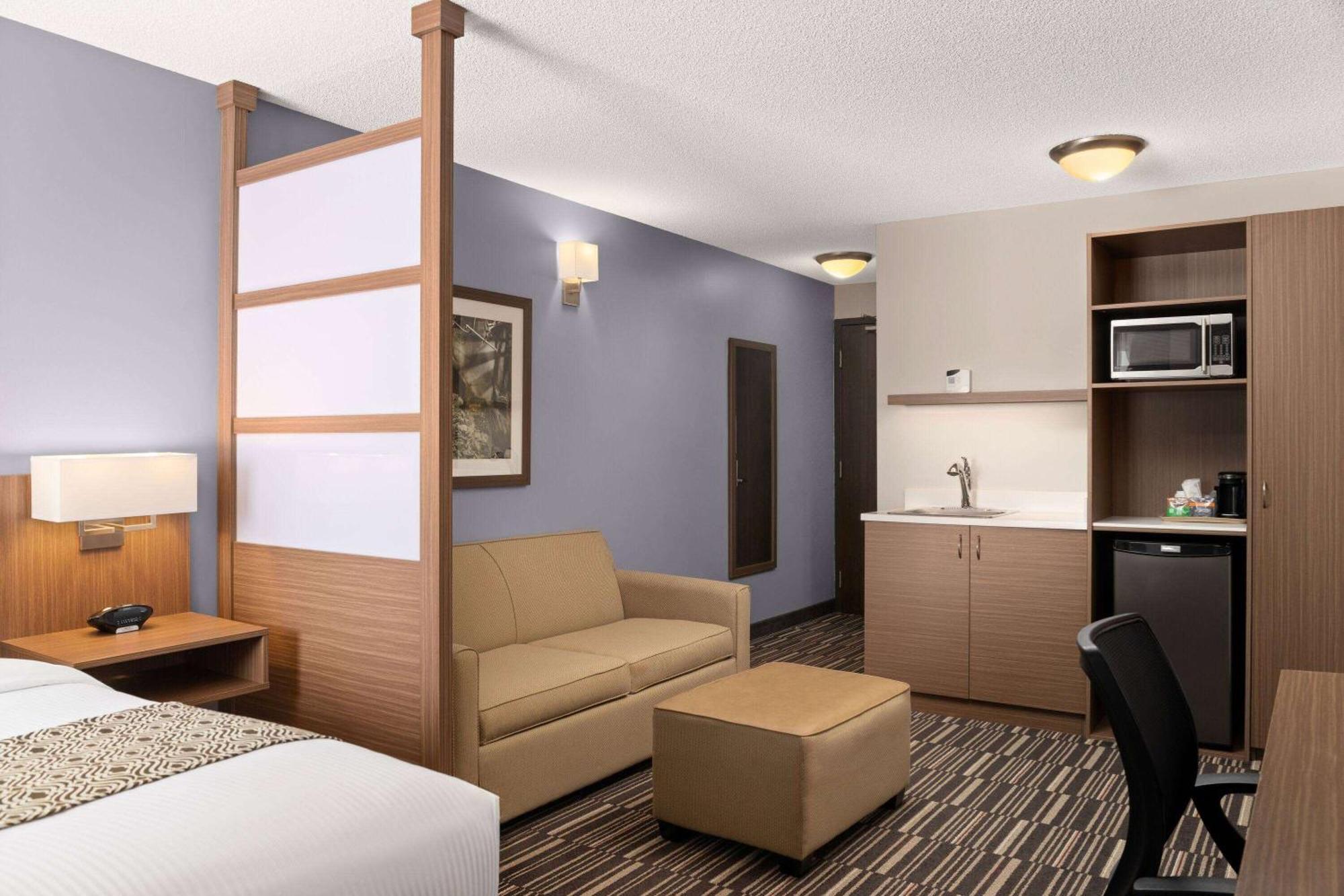 Microtel Inn & Suites By Wyndham Kirkland Lake Exteriör bild