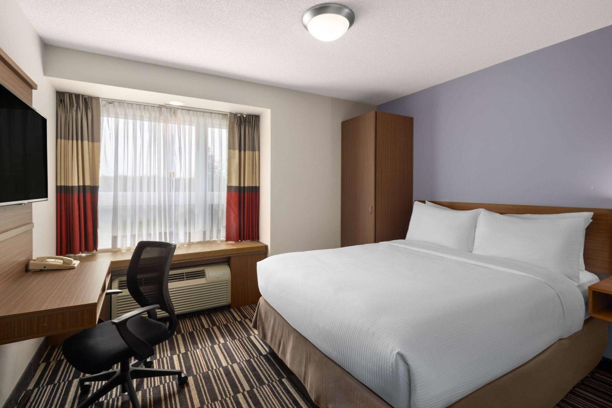 Microtel Inn & Suites By Wyndham Kirkland Lake Exteriör bild