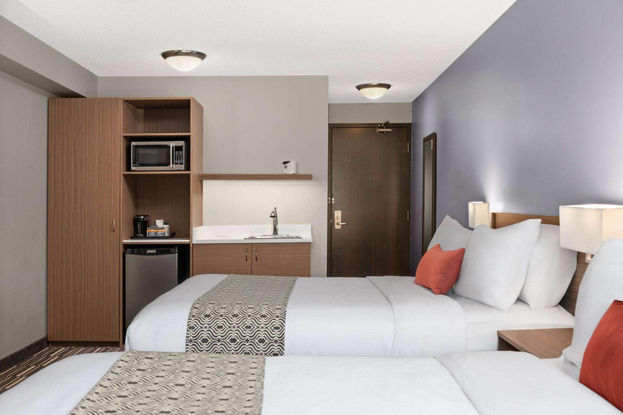 Microtel Inn & Suites By Wyndham Kirkland Lake Exteriör bild