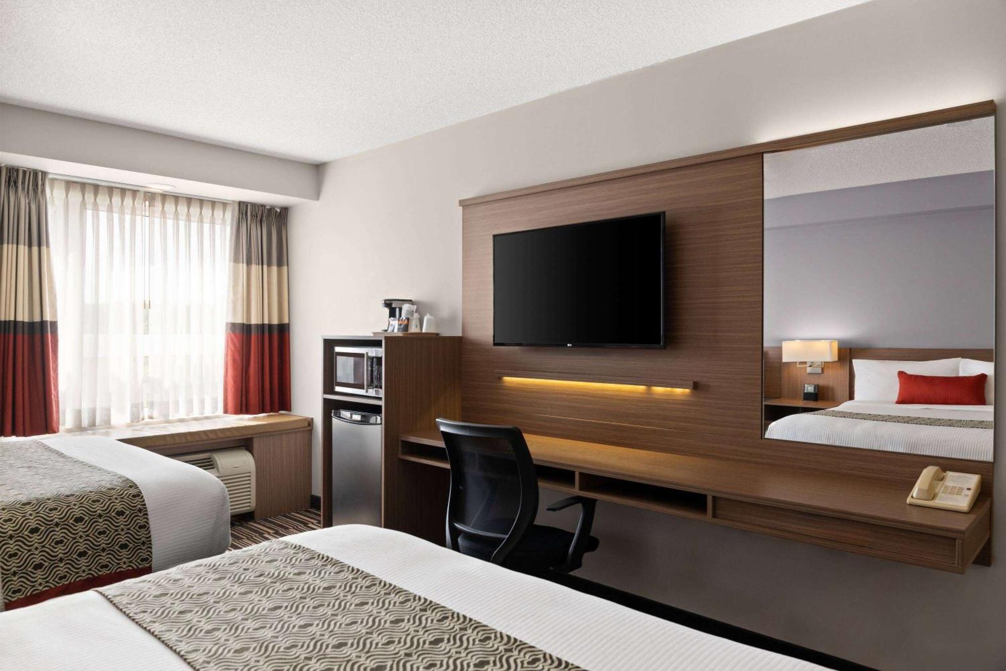 Microtel Inn & Suites By Wyndham Kirkland Lake Exteriör bild