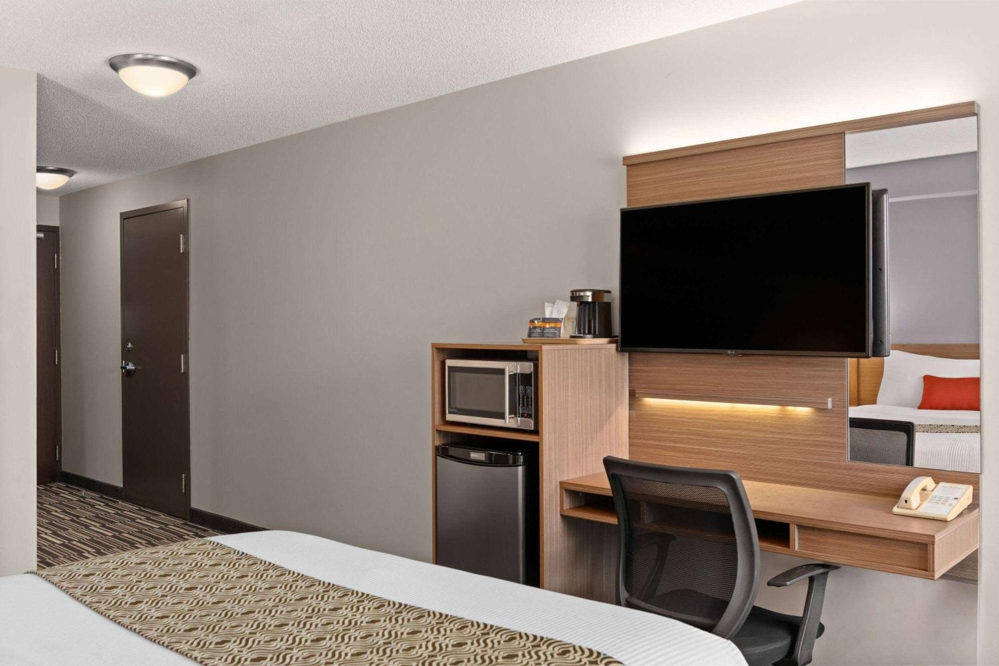 Microtel Inn & Suites By Wyndham Kirkland Lake Exteriör bild