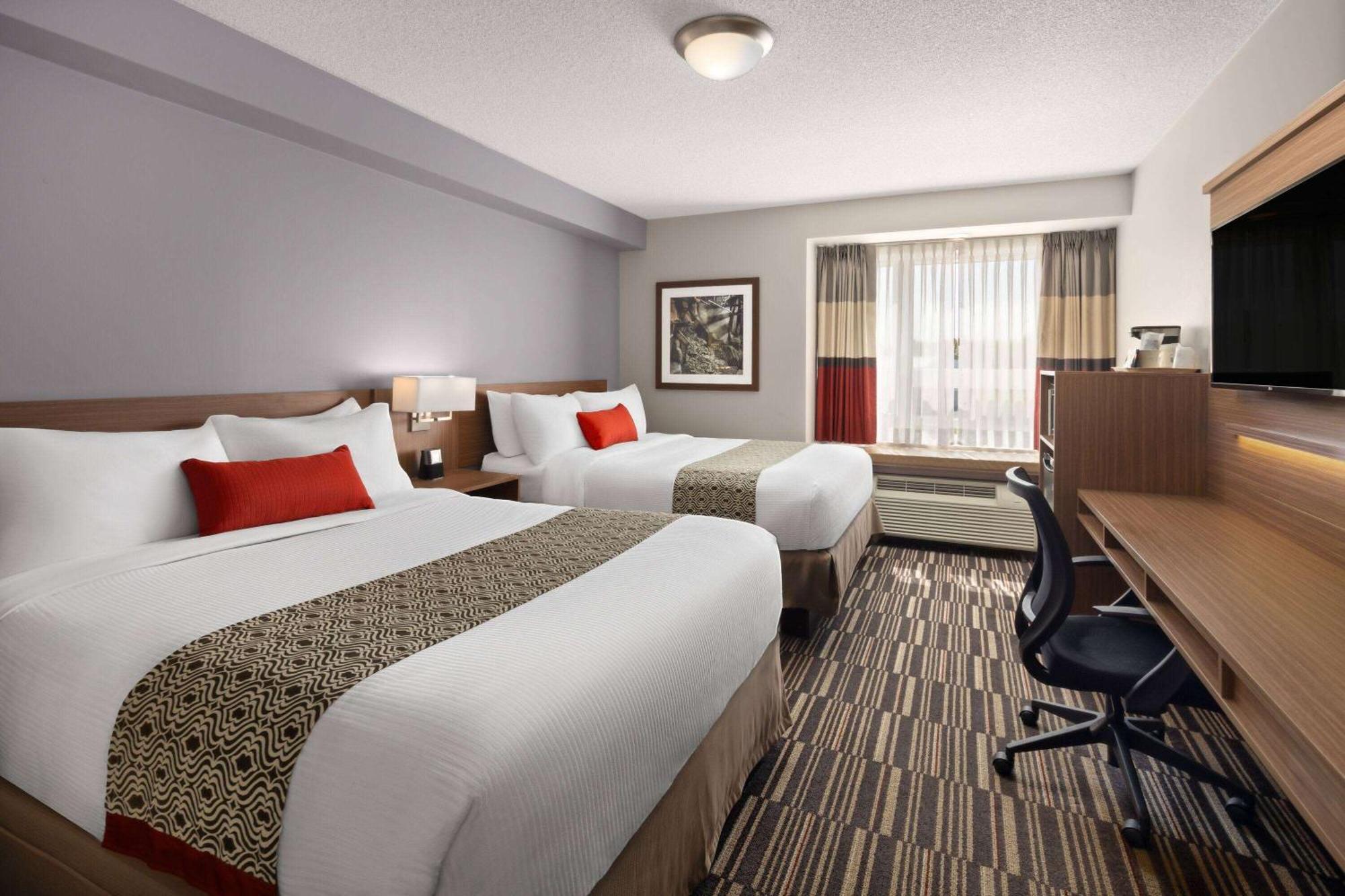 Microtel Inn & Suites By Wyndham Kirkland Lake Exteriör bild