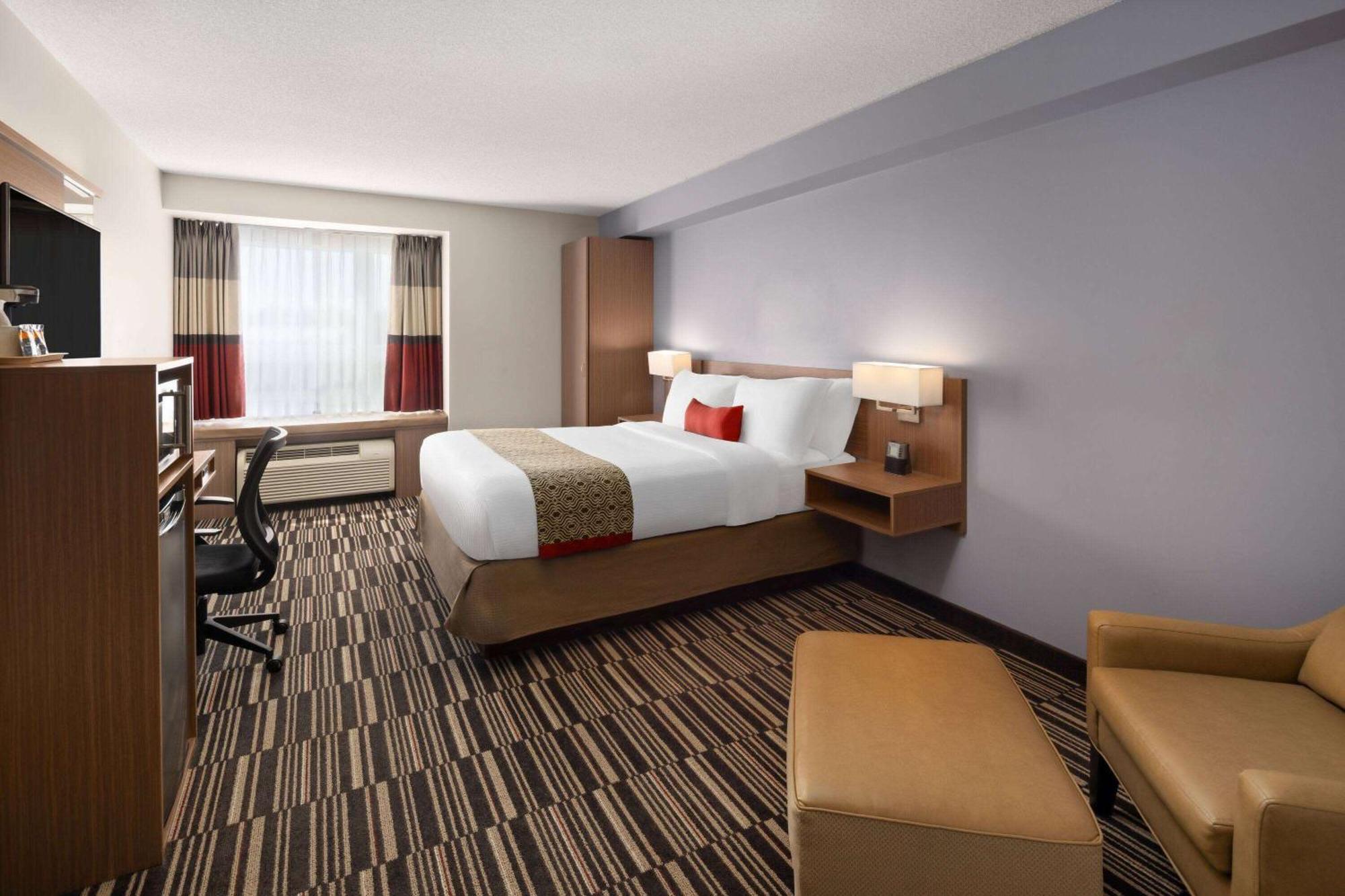 Microtel Inn & Suites By Wyndham Kirkland Lake Exteriör bild