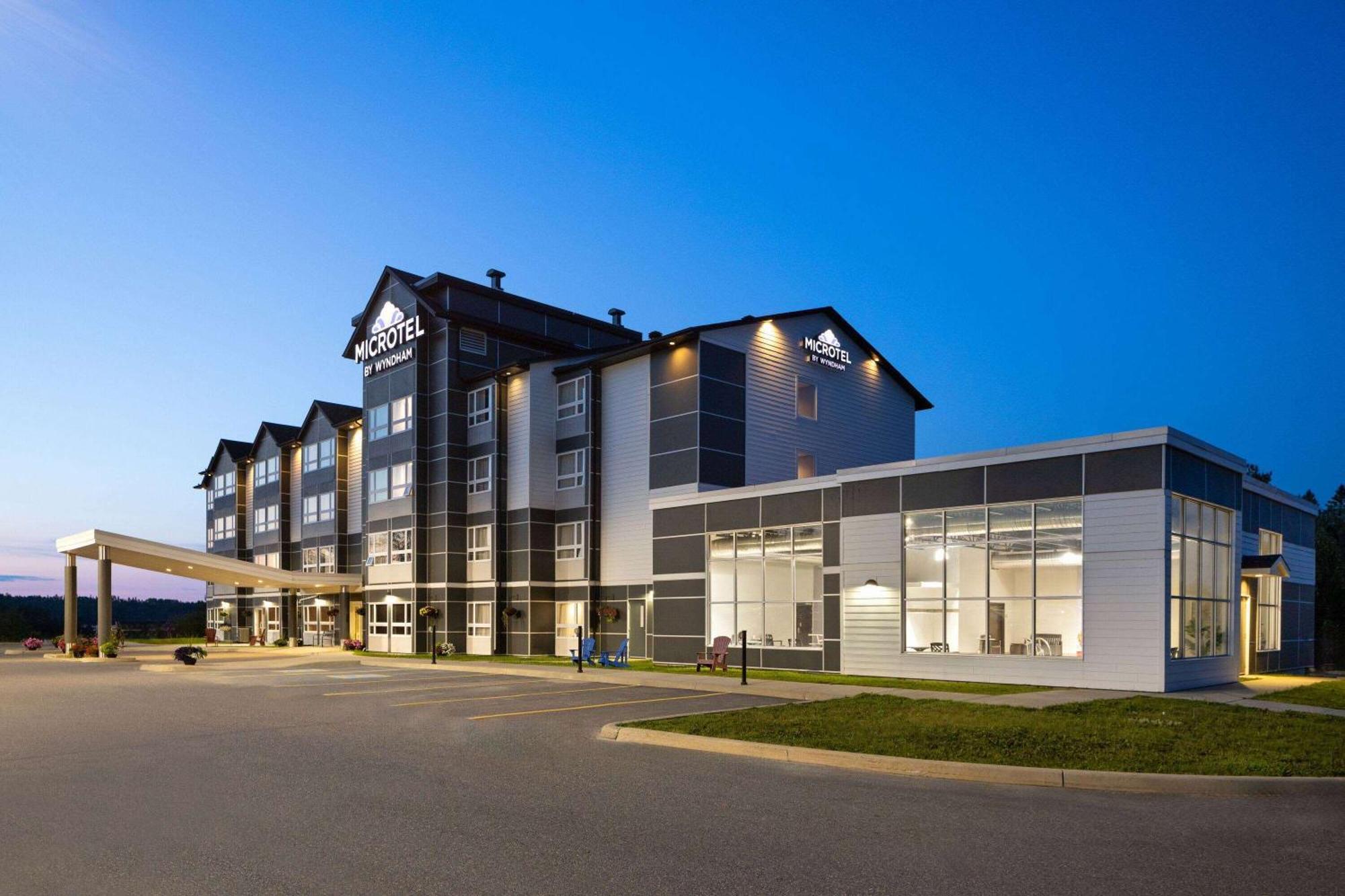 Microtel Inn & Suites By Wyndham Kirkland Lake Exteriör bild