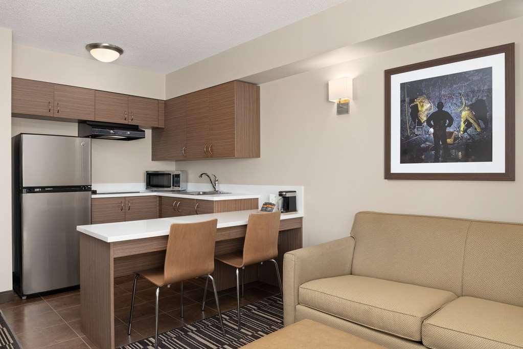 Microtel Inn & Suites By Wyndham Kirkland Lake Rum bild