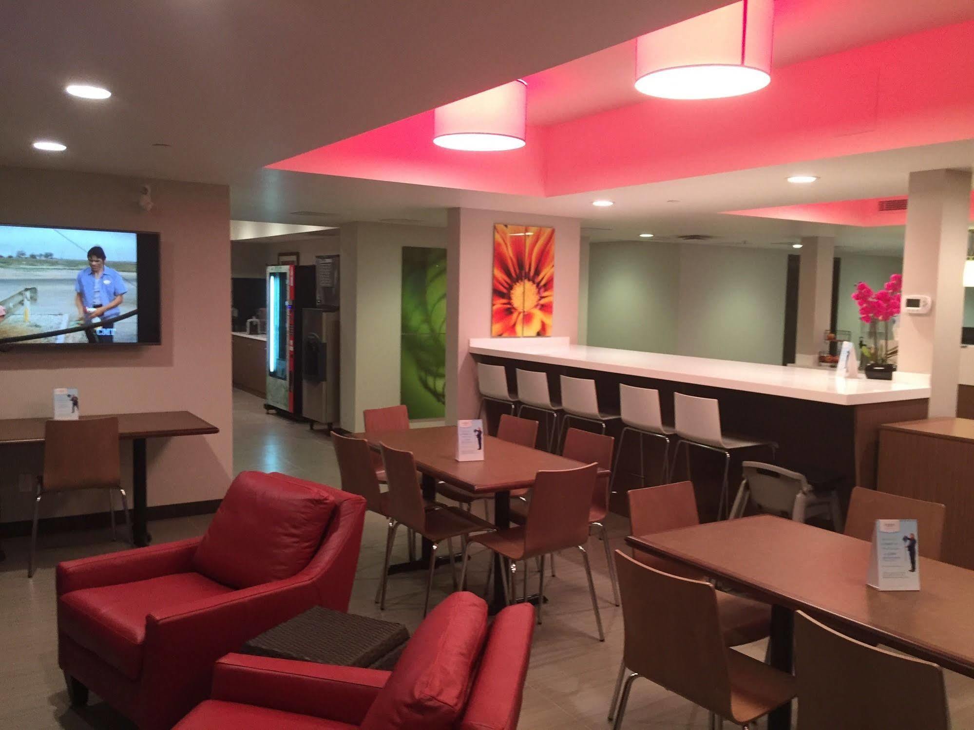 Microtel Inn & Suites By Wyndham Kirkland Lake Exteriör bild