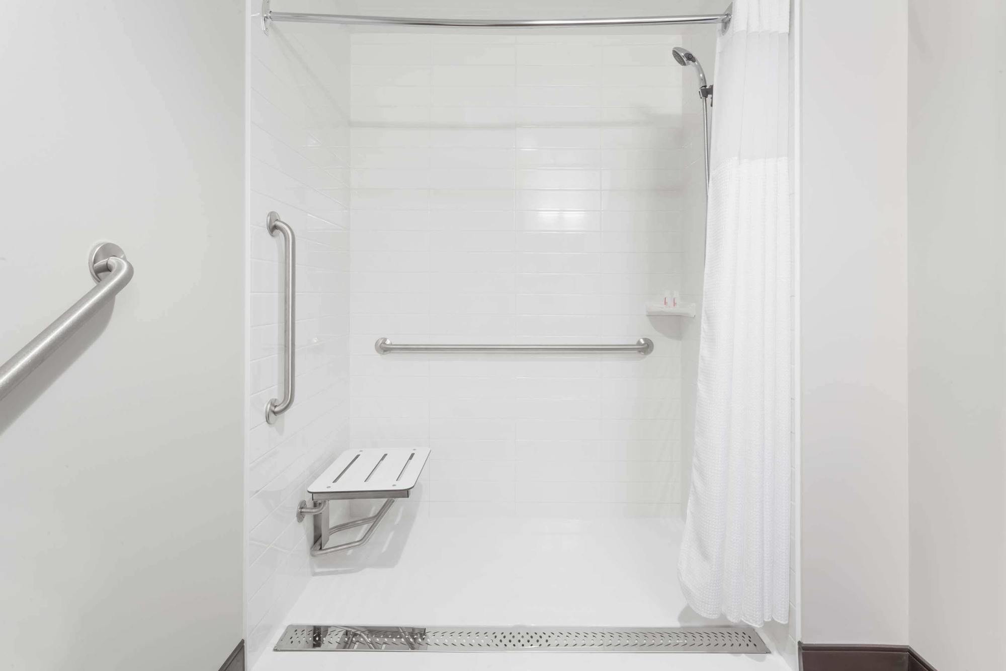Microtel Inn & Suites By Wyndham Kirkland Lake Exteriör bild